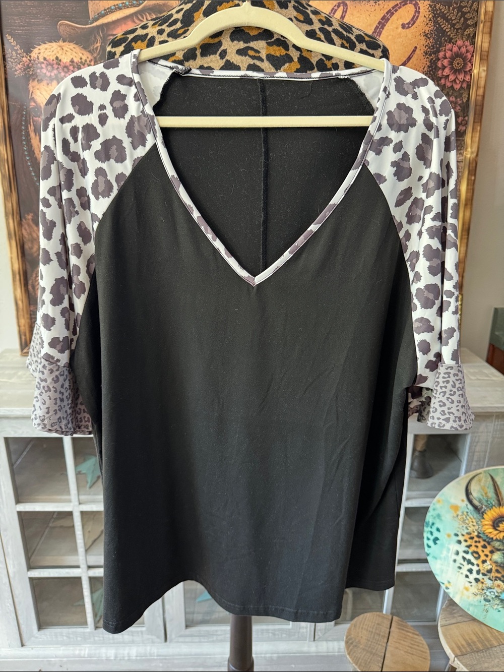 Black V-Neck Raglan Top with Grey Leopard Sleeves Sz 2xl
